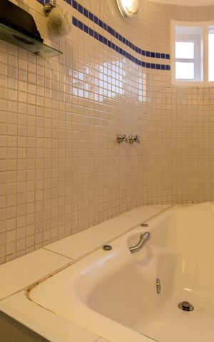 Casa à venda com 308m², 3 quartos e 2 vagas Casa à venda com 308m², 3 quartos e 2 vagasBanheiro Suíte