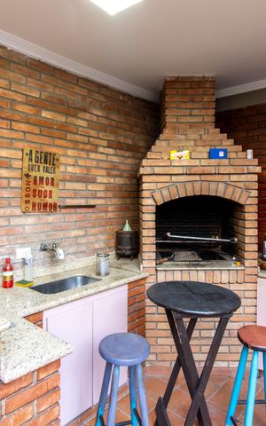 Casa à venda com 308m², 3 quartos e 2 vagas Casa à venda com 308m², 3 quartos e 2 vagasChurrasqueira