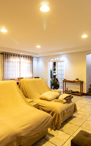 Casa à venda com 308m², 3 quartos e 2 vagas Casa à venda com 308m², 3 quartos e 2 vagasSala