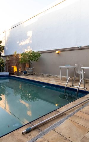 Casa à venda com 308m², 3 quartos e 2 vagas Casa à venda com 308m², 3 quartos e 2 vagasPiscina