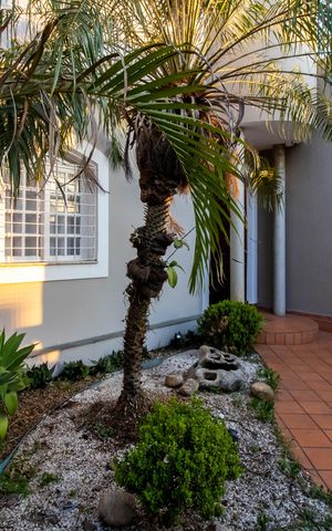 Casa à venda com 308m², 3 quartos e 2 vagas Casa à venda com 308m², 3 quartos e 2 vagasJardim