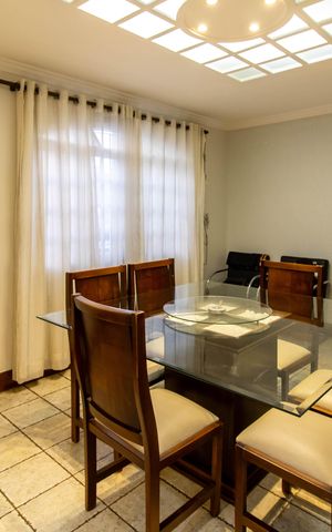 Casa à venda com 308m², 3 quartos e 2 vagas Casa à venda com 308m², 3 quartos e 2 vagasSala de Jantar