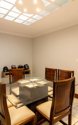 Casa à venda com 308m², 3 quartos e 2 vagas Casa à venda com 308m², 3 quartos e 2 vagasSala de Jantar