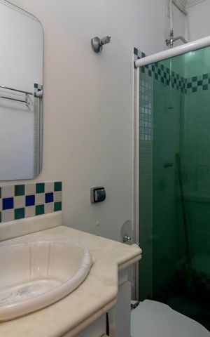 Casa à venda com 308m², 3 quartos e 2 vagas Casa à venda com 308m², 3 quartos e 2 vagasBanheiro