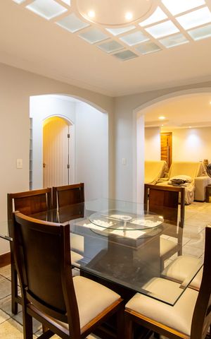 Casa à venda com 308m², 3 quartos e 2 vagas Casa à venda com 308m², 3 quartos e 2 vagasSala de Jantar