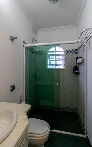 Casa à venda com 308m², 3 quartos e 2 vagas Casa à venda com 308m², 3 quartos e 2 vagasBanheiro