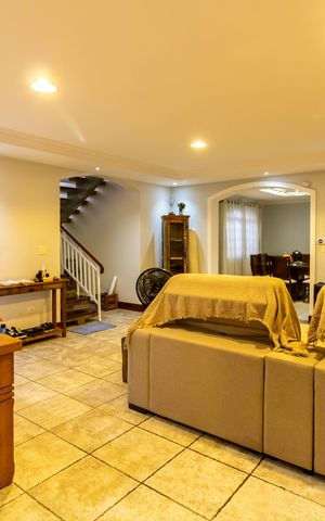 Casa à venda com 308m², 3 quartos e 2 vagas Casa à venda com 308m², 3 quartos e 2 vagasSala