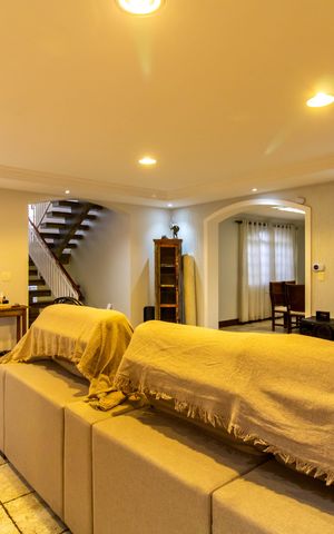 Casa à venda com 308m², 3 quartos e 2 vagas Casa à venda com 308m², 3 quartos e 2 vagasSala