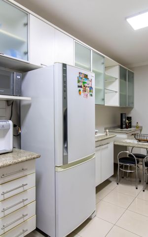 Casa à venda com 308m², 3 quartos e 2 vagas Casa à venda com 308m², 3 quartos e 2 vagasCozinha