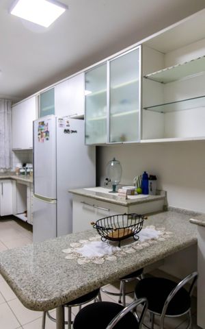 Casa à venda com 308m², 3 quartos e 2 vagas Casa à venda com 308m², 3 quartos e 2 vagasCozinha