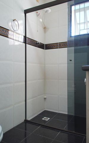 Casa à venda com 329m², 4 quartos e 4 vagasBanheiro Corredor