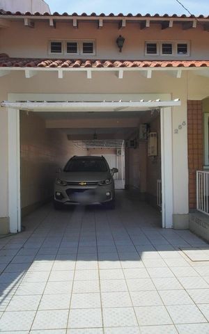 Casa à venda com 329m², 4 quartos e 4 vagasGaragem