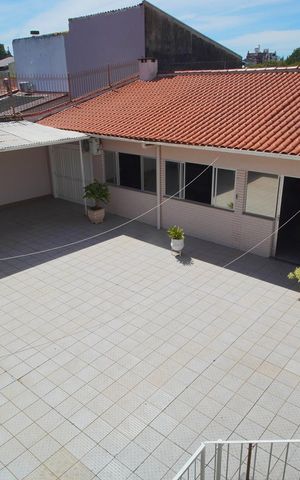 Casa à venda com 329m², 4 quartos e 4 vagasQuintal