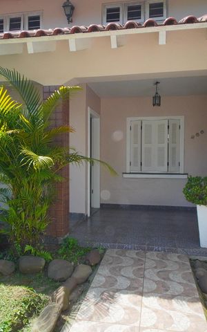 Casa à venda com 329m², 4 quartos e 4 vagasEntrada da Casa