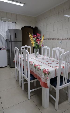Casa à venda com 100m², 4 quartos e 2 vagas Casa à venda com 100m², 4 quartos e 2 vagasCozinha