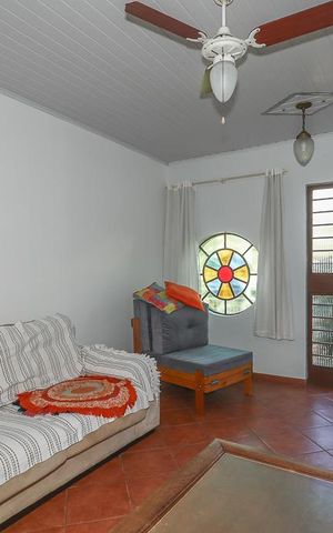 Casa à venda com 169m², 4 quartos e 2 vagasSala