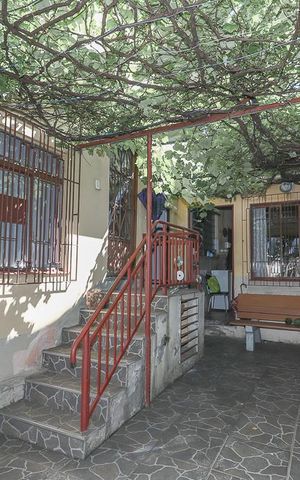 Casa à venda com 169m², 4 quartos e 2 vagasLateral