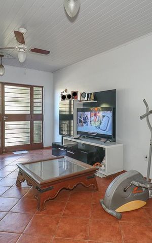 Casa à venda com 169m², 4 quartos e 2 vagasSala