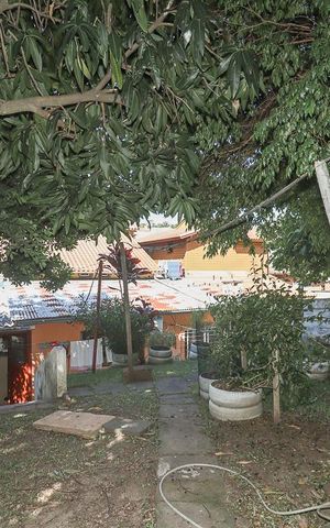 Casa à venda com 169m², 4 quartos e 2 vagasFundos