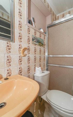 Casa à venda com 169m², 4 quartos e 2 vagasBanheiro 2