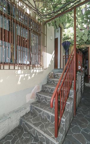 Casa à venda com 169m², 4 quartos e 2 vagasLateral