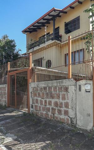 Casa à venda com 169m², 4 quartos e 2 vagasFachada
