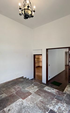 Casa à venda com 491m², 4 quartos e 6 vagas Casa à venda com 491m², 4 quartos e 6 vagasHall Entrada Casa