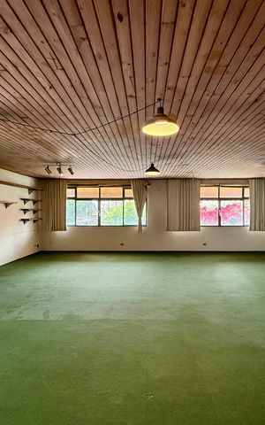 Casa à venda com 491m², 4 quartos e 6 vagas Casa à venda com 491m², 4 quartos e 6 vagasSalão Superior