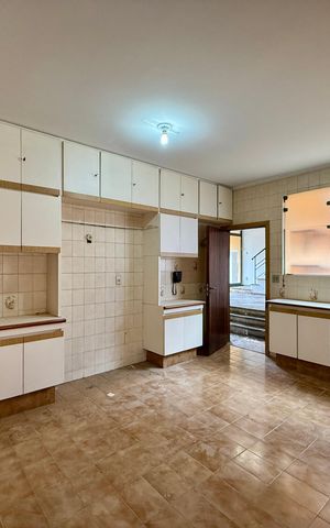 Casa à venda com 491m², 4 quartos e 6 vagas Casa à venda com 491m², 4 quartos e 6 vagasCozinha