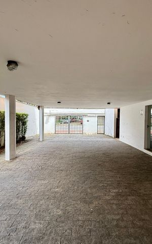 Casa à venda com 491m², 4 quartos e 6 vagas Casa à venda com 491m², 4 quartos e 6 vagasGaragem