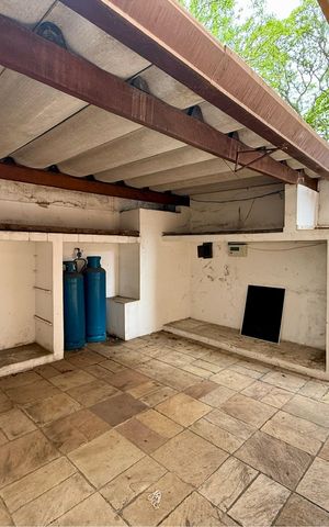 Casa à venda com 491m², 4 quartos e 6 vagas Casa à venda com 491m², 4 quartos e 6 vagasQuintal de Serviço