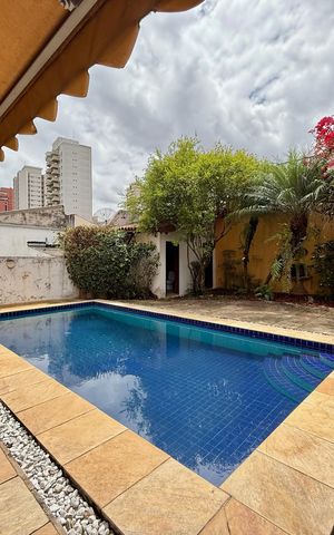 Casa à venda com 491m², 4 quartos e 6 vagas Casa à venda com 491m², 4 quartos e 6 vagasPiscina