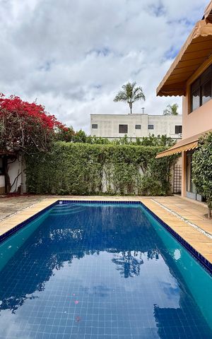 Casa à venda com 491m², 4 quartos e 6 vagas Casa à venda com 491m², 4 quartos e 6 vagasPiscina