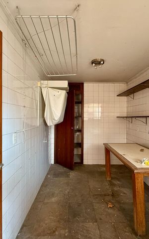 Casa à venda com 491m², 4 quartos e 6 vagas Casa à venda com 491m², 4 quartos e 6 vagasÁrea de Serviço