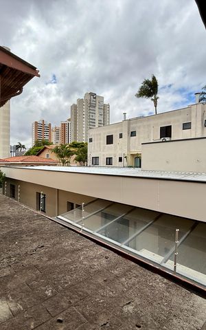 Casa à venda com 491m², 4 quartos e 6 vagas Casa à venda com 491m², 4 quartos e 6 vagasVista Quarto 1