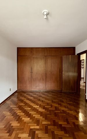 Casa à venda com 491m², 4 quartos e 6 vagas Casa à venda com 491m², 4 quartos e 6 vagasSuíte 1