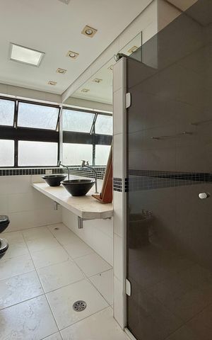 Casa à venda com 491m², 4 quartos e 6 vagas Casa à venda com 491m², 4 quartos e 6 vagasBanheiro Social