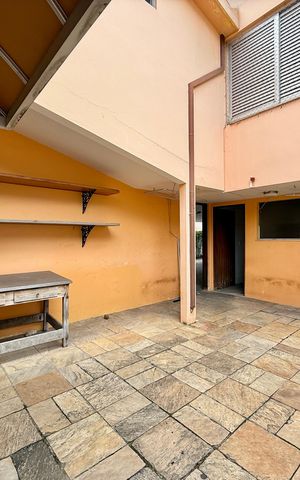 Casa à venda com 491m², 4 quartos e 6 vagas Casa à venda com 491m², 4 quartos e 6 vagasQuintal de Serviço