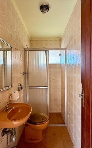 Casa à venda com 491m², 4 quartos e 6 vagas Casa à venda com 491m², 4 quartos e 6 vagasBanheiro de Serviço