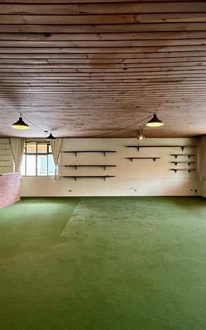 Casa à venda com 491m², 4 quartos e 6 vagas Casa à venda com 491m², 4 quartos e 6 vagasSalão Superior