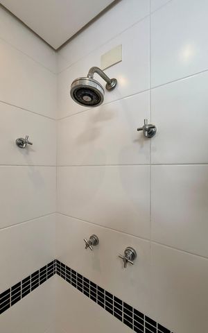 Casa à venda com 491m², 4 quartos e 6 vagas Casa à venda com 491m², 4 quartos e 6 vagasBanheiro Social