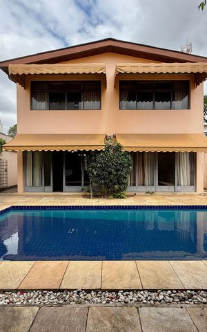 Casa à venda com 491m², 4 quartos e 6 vagas Casa à venda com 491m², 4 quartos e 6 vagasPiscina