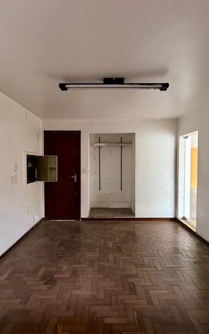 Casa à venda com 491m², 4 quartos e 6 vagas Casa à venda com 491m², 4 quartos e 6 vagasQuarto de Serviço