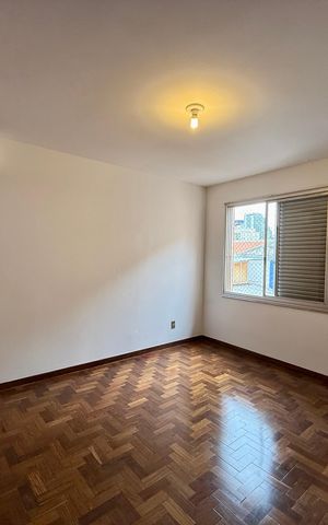 Casa à venda com 491m², 4 quartos e 6 vagas Casa à venda com 491m², 4 quartos e 6 vagasQuarto 2