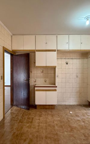 Casa à venda com 491m², 4 quartos e 6 vagas Casa à venda com 491m², 4 quartos e 6 vagasCozinha
