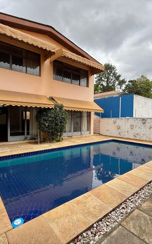 Casa à venda com 491m², 4 quartos e 6 vagas Casa à venda com 491m², 4 quartos e 6 vagasPiscina