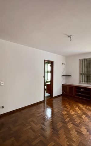 Casa à venda com 491m², 4 quartos e 6 vagas Casa à venda com 491m², 4 quartos e 6 vagasSuíte 1