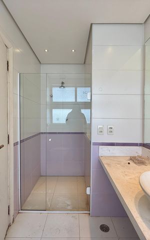Casa à venda com 491m², 4 quartos e 6 vagas Casa à venda com 491m², 4 quartos e 6 vagasBanheiro Suíte 2