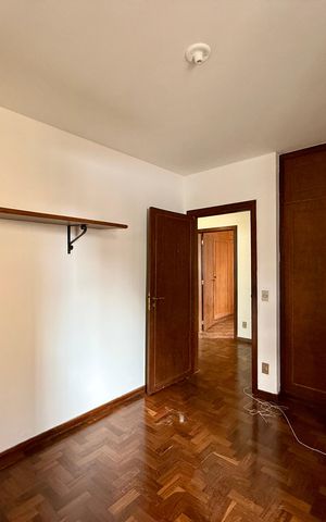 Casa à venda com 491m², 4 quartos e 6 vagas Casa à venda com 491m², 4 quartos e 6 vagasQuarto 1