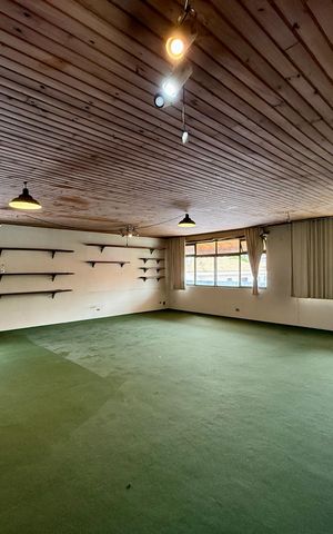 Casa à venda com 491m², 4 quartos e 6 vagas Casa à venda com 491m², 4 quartos e 6 vagasSalão Superior